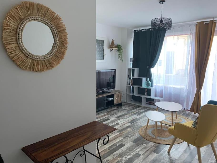 Appartement Avec Cours Жьен Экстерьер фото